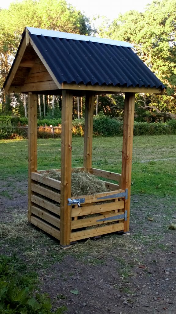 Wooden Hay Bale Feeder With A Roof American Quarter Horses